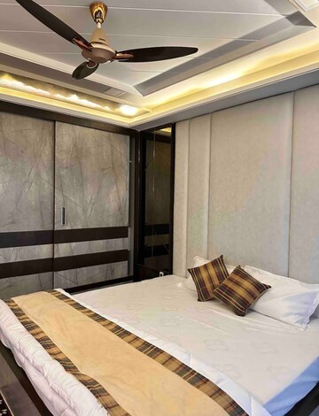 Bedroom in 4 BHK Apartment at Raja Park – for Rent