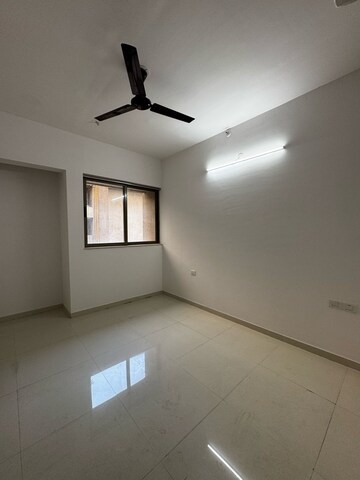 Room in 2 BHK Apartment at Lodha Splendora, Ghodbunder Road – for Rent