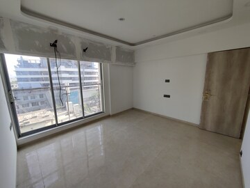 Room in 3 BHK Apartment at Bandra West – for Rent