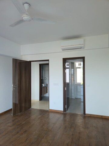 Room in 5 BHK Builder Floor at DLF Garden City Independent Floors, Sector 92 – for Rent