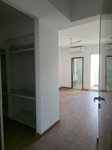 Room in 5 BHK Builder Floor at DLF Garden City Independent Floors, Sector 92 – for Rent