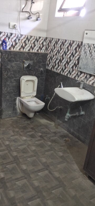Bathroom in 3 BHK Villa at Dayal Bagh – for Rent