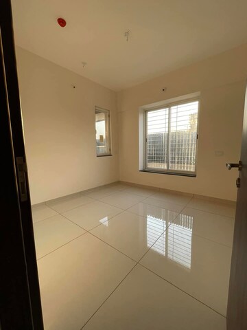 Room in 2 BHK Apartment at Yashwin Orrizonte, Kharadi – for Rent