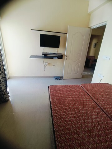 Room in 2 BHK Apartment at Shree Vardhman Mantra, Sector 67 – for Rent