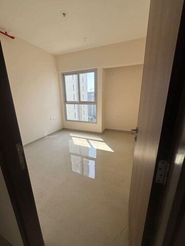 Room in 2 BHK Apartment at Piramal Vaikunth, Balkum Pada – for Rent