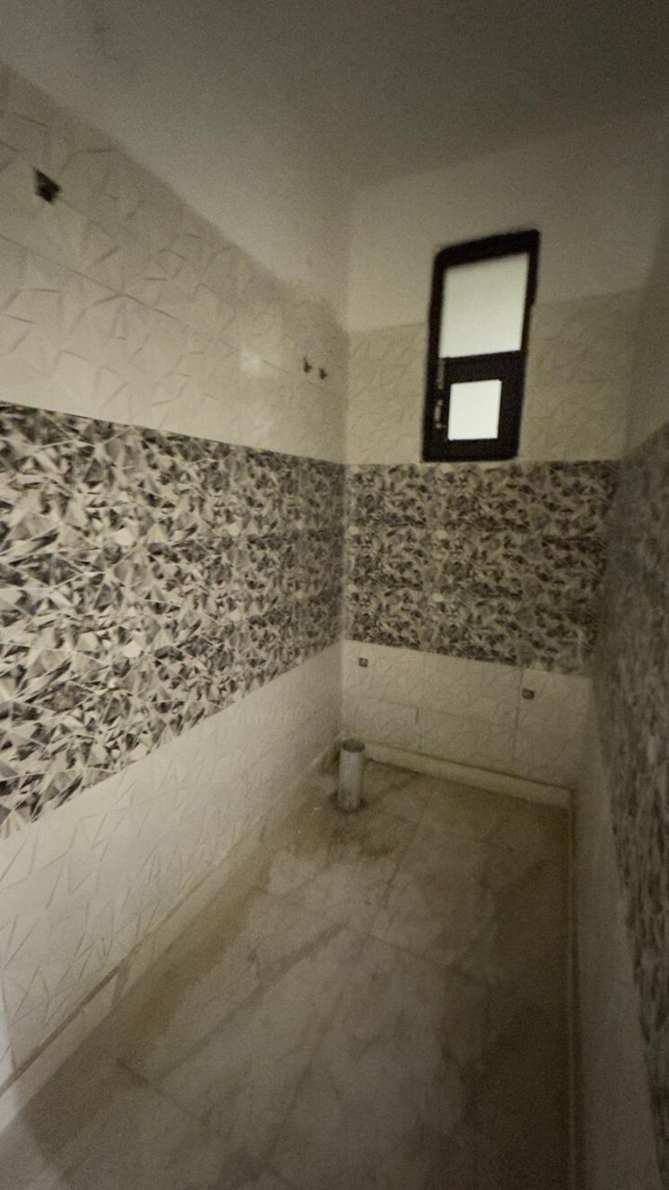 Bathroom, kashmiri gate 1 Bedroom 450 Sq.Ft. Builder Floor In Kashmiri Gate Delhi 8380169