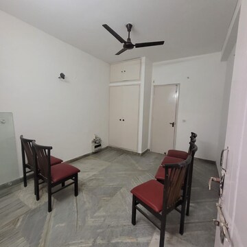 Team Area in 3 BHK Builder Floor at South Extension ii – for Rent