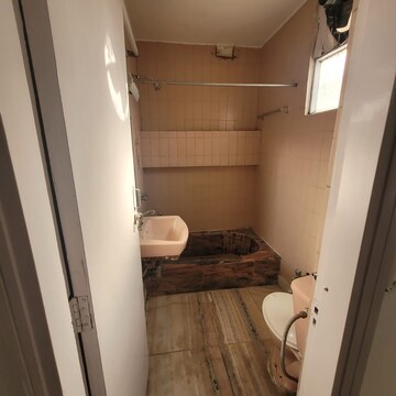Balcony in 3 BHK Builder Floor at South Extension ii – for Rent