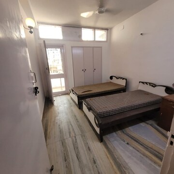 Balcony in 3 BHK Builder Floor at South Extension ii – for Rent