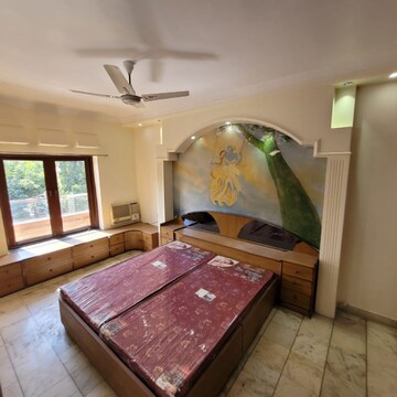 Bedroom in 2 BHK Builder Floor at South Extension ii – for Rent