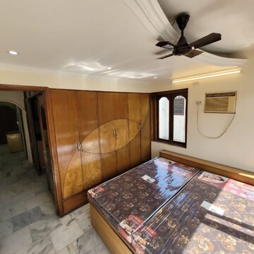 Bedroom in 2 BHK Builder Floor at South Extension ii – for Rent