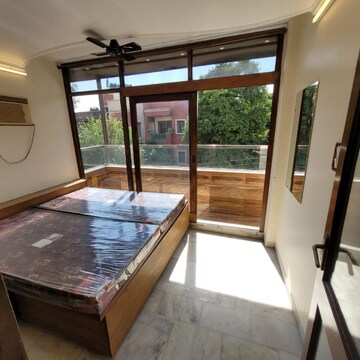 Bedroom in 2 BHK Builder Floor at South Extension ii – for Rent