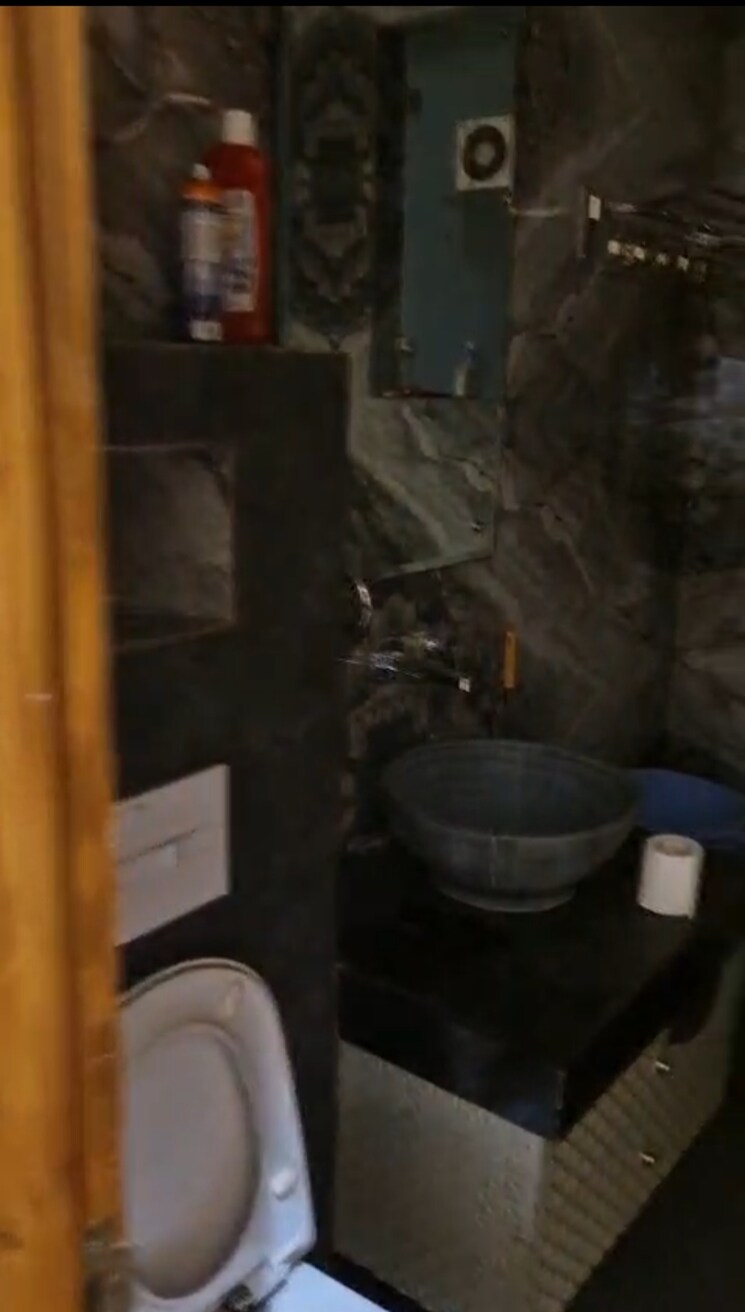 Bathroom, anand vihar 4 Bedroom 2550 Sq.Ft. Builder Floor In Anand Vihar Delhi 8380214