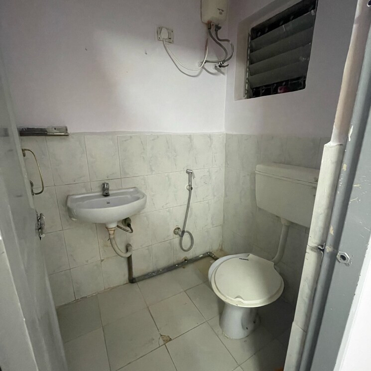 Bathroom, harmony-chs-goregaon-east 1 Bedroom 385 Sq.Ft. Apartment In New Madha Colony Mumbai 8380257