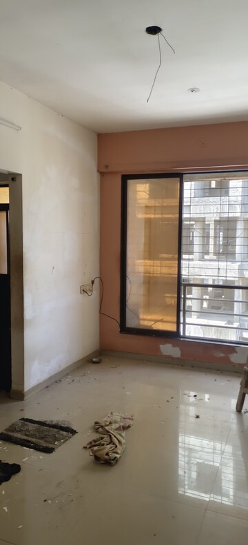 Room in 1 BHK Apartment at Gopal Krishna Sankul, Naigaon East – for Sale