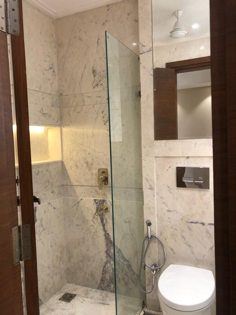 Bathroom, lajpat nagar 2 Bedroom 1000 Sq.Ft. Builder Floor In Lajpat Nagar Delhi 8380453