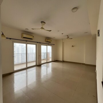 Room in 3.5 BHK Apartment at Spaze Privy, Sector 72 – for Rent