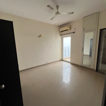 Room in 3.5 BHK Apartment at Spaze Privy, Sector 72 – for Rent