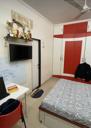 Room in 1.5 BHK Apartment at Mandakini CHS Mulund, Mulund West – for Rent