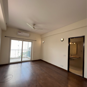 Room in 3.5 BHK Apartment at Spaze Privy, Sector 72 – for Rent