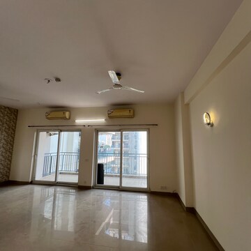 Room in 3.5 BHK Apartment at Spaze Privy, Sector 72 – for Rent