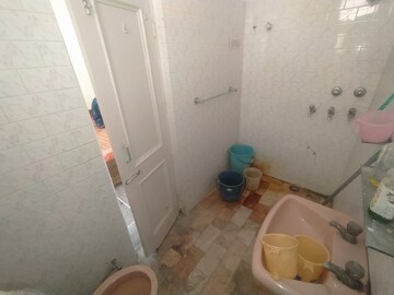 Attached Bathroom in 3.5 BHK Apartment at Mansa Devi – for Rent