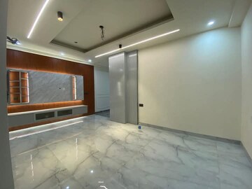 Room in 2 BHK Builder Floor at Saket – for Rent