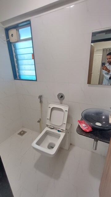 Master Bedroom in 2 BHK Apartment at Platinum Life, Andheri West – for Rent
