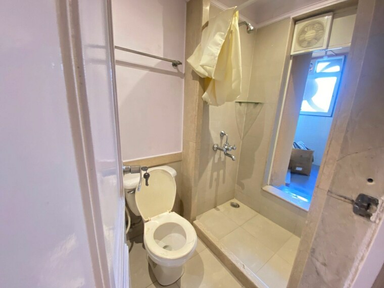 Bathroom, hiranandani-verona-co-op-housing-society-ltd 3 Bedroom 1285 Sq.Ft. Apartment In Powai Mumbai 8380810