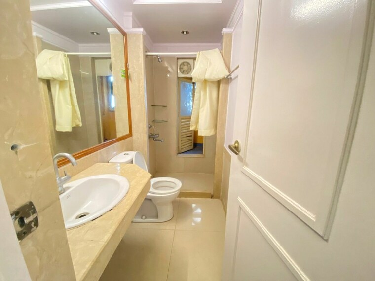 Bathroom, hiranandani-verona-co-op-housing-society-ltd 3 Bedroom 1285 Sq.Ft. Apartment In Powai Mumbai 8380810