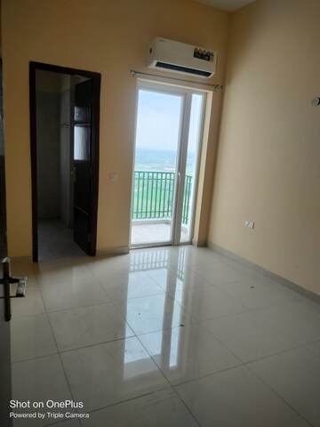 Room in 3.5 BHK Apartment at Sunworld Arista, Sector 168 – for Rent