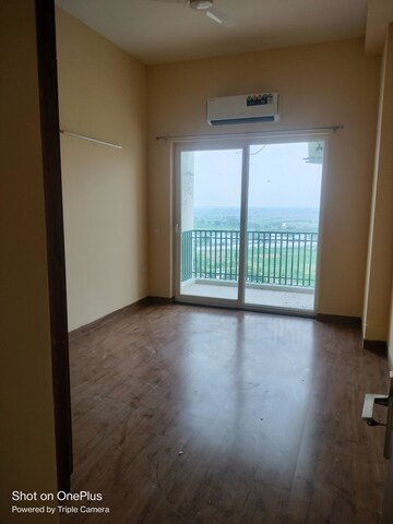 Room in 3.5 BHK Apartment at Sunworld Arista, Sector 168 – for Rent