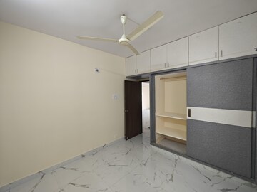 Room in 3 BHK Apartment at Kondapur – for Sale