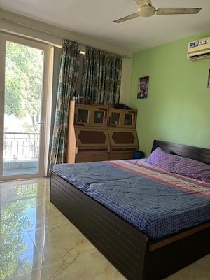 Bedroom in 6 BHK Independent House at Eros Rosewood City, Sector 49 – for Sale