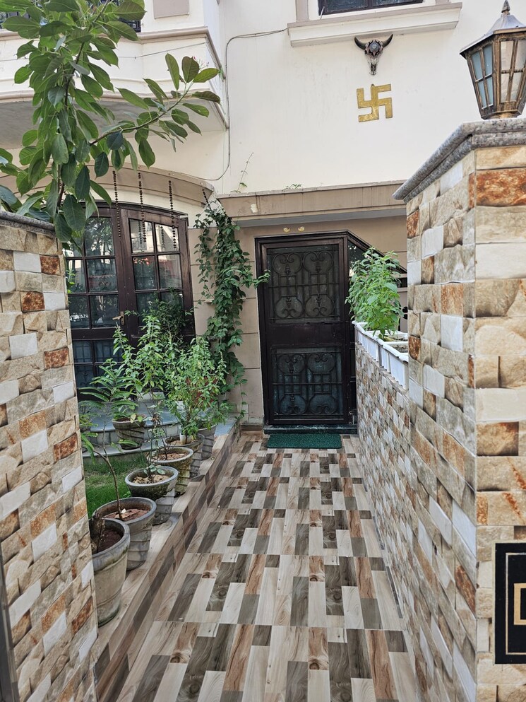 Balcony, eros-rosewood-city 6 Bedroom 190 Sq.Yd. Independent House In Sector 49 Gurgaon 8380897