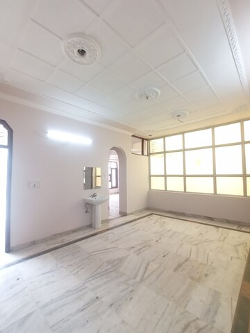 Room in 3 BHK Independent House at Sector 21 – for Rent