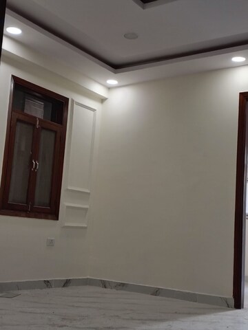 Room in 2 BHK Builder Floor at Sector 73 – for Sale