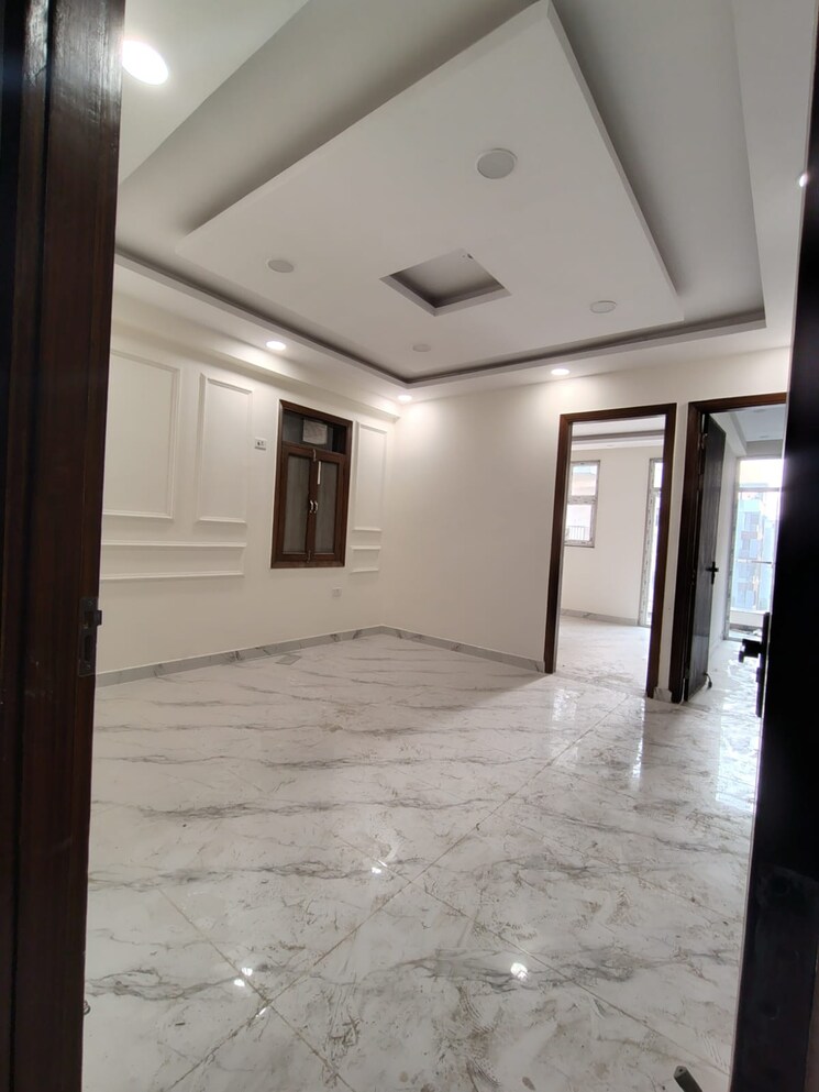 Room, sector 73 2 Bedroom 950 Sq.Ft. Builder Floor In Sector 73 Noida 8381007