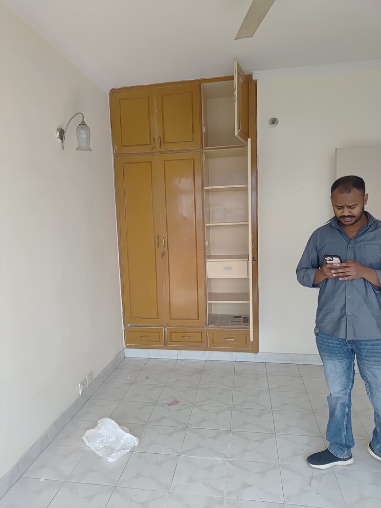 Room, dlf-regency-park-i 2 Bedroom 1150 Sq.Ft. Apartment In Dlf Phase iv Gurgaon 8380995