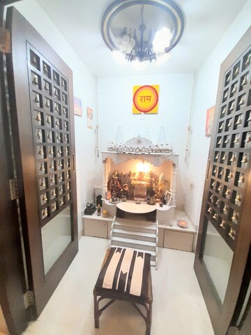 Master Bedroom in 2 BHK Apartment at Palash Towers, Andheri West – for Rent