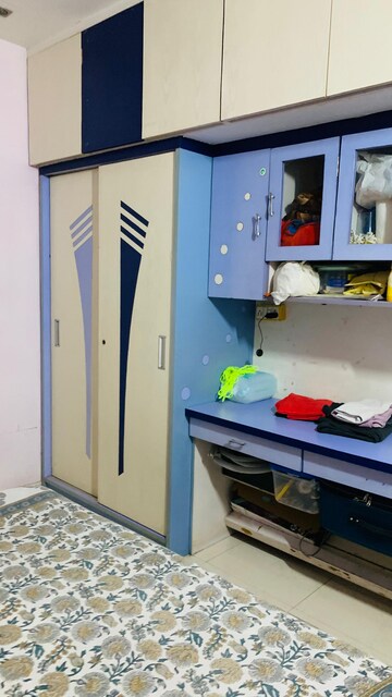 Room in 2 BHK Apartment at Naranpura – for Rent