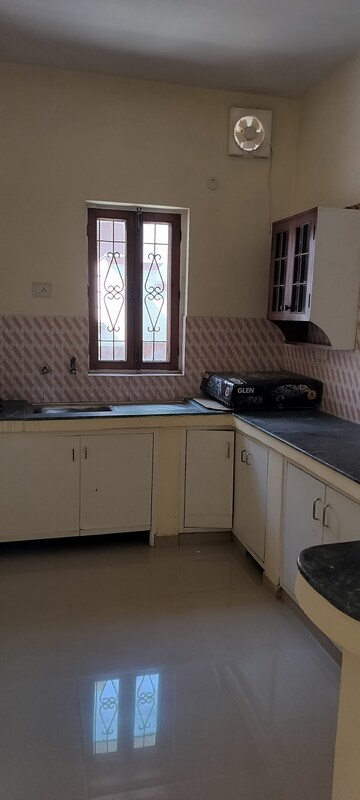 Kitchen in 2 BHK Independent House at RWA Apartments Sector 39, Sector 39 – for Rent