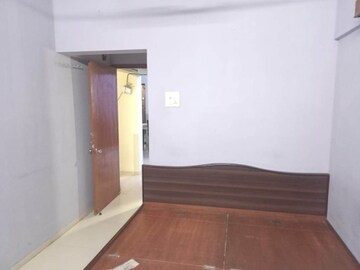 Room in 1 BHK Apartment at Bindra Complex, Andheri East – for Rent