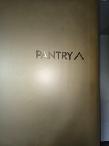 Room in 3 BHK Apartment at Kalpataru Radiance, Goregaon West – for Rent