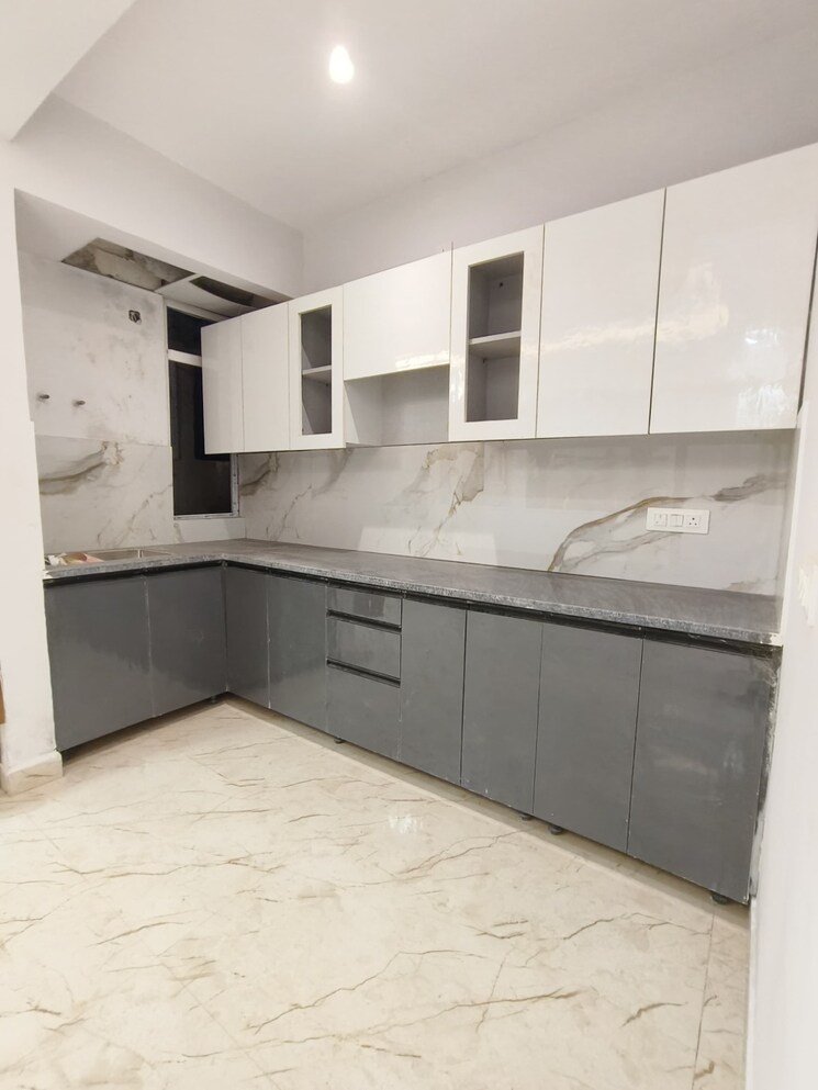 Kitchen, sector 73 3 Bedroom 1250 Sq.Ft. Builder Floor In Sector 73 Noida 8381113