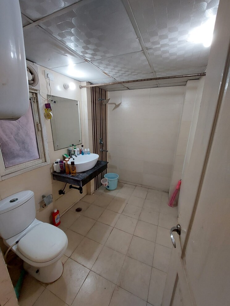 Bathroom, sector 73 3 Bedroom 1250 Sq.Ft. Builder Floor In Sector 73 Noida 8381113