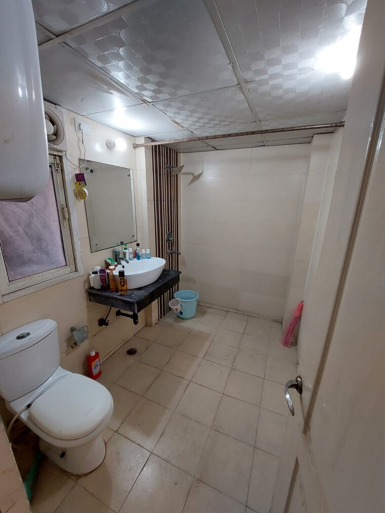 Bathroom, sector 73 3 Bedroom 1250 Sq.Ft. Builder Floor In Sector 73 Noida 8381113