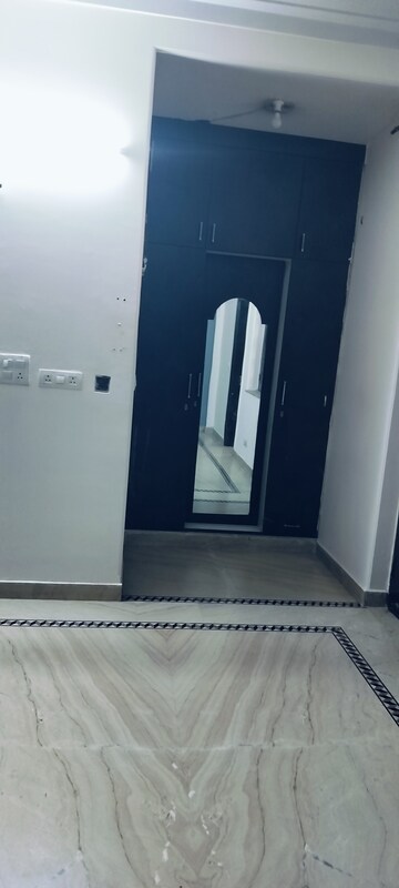Building Lobby in 3 BHK Independent House at Gardenia Glory, Sector 46 – for Rent