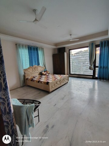 Living Room in 3 BHK Builder Floor at Sector 21 – for Rent