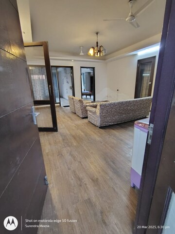 Room in 3 BHK Builder Floor at Sector 21 – for Rent